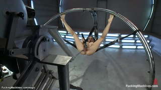 Solo crnka латиноамериканка Sara Лувв s косичками ublažava donje rublje do čarapa, a zatim jebanje sa strojem i dobiva intenzivne orgazme u raznim pozama