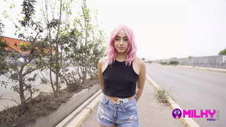 Peruvian ไม่สามารถหางานอยู่ในประเทศและถูกบังคับให้ส่งร่างของเธอในการแลกเปลี่ยนของเงิน