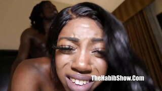 Crystal cooper denau gyda booty petite freak wrth ei bodd yn cameroncongo bbc