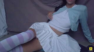 ROZTOMILÝ JAPONSKÝ ŠTUDENT KRÉMOVÉ MAČIČKY