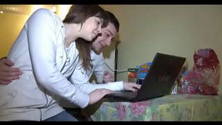 Že zlato sundá modré tričko