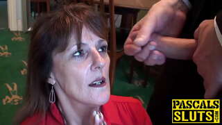 Razvedena zrela dama Pandora uživa u pokoran seksu