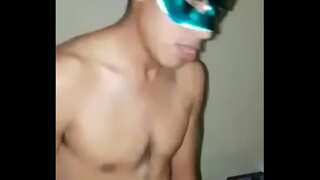 ���្មេងប្រុសវ័យក្មេង fucks ចាស់ទុំប្រពន្ធ-Jovencito សែ coge មួយ madura។ ប្តីថត