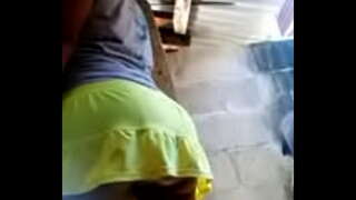 ���ሁን ትንሽ skirt እና ቢጫ ቅድሚያ panti morada