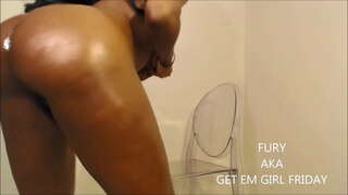 МОЙ ТВЕРКИНГ С БОЛЬШОЙ СМАЗАННОЙ ПОПОЙ И МОЩНЫЙ СКВИРТ