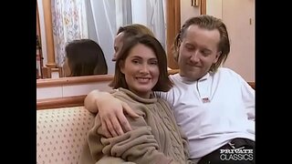 Elegants nobriedusi dāma Gina