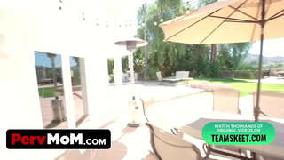 Ek genaai My Stiefma, En Geroomde Haar Poesie