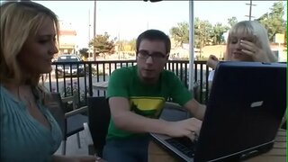 Michache ya nasty pick up wasanii Hawa Lawrence Trina Michaels kuwa katika vituko