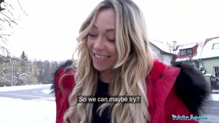 Publikoa Agente Europako sexbomb Jennifer Amilton sexu larruzko sofa