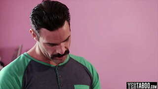 Καλοκαιρινή Μέρα παίρνει fucked από τον πατριό της