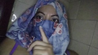 Arabian በቀዳሚ ሆኖ ይታያል Niqab Squirts መጠቀም Pussy ከባድ