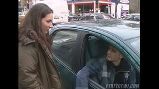 כלבה גדולה מקבל זיין על ידי שני חבר ' ה לקחו עצירה